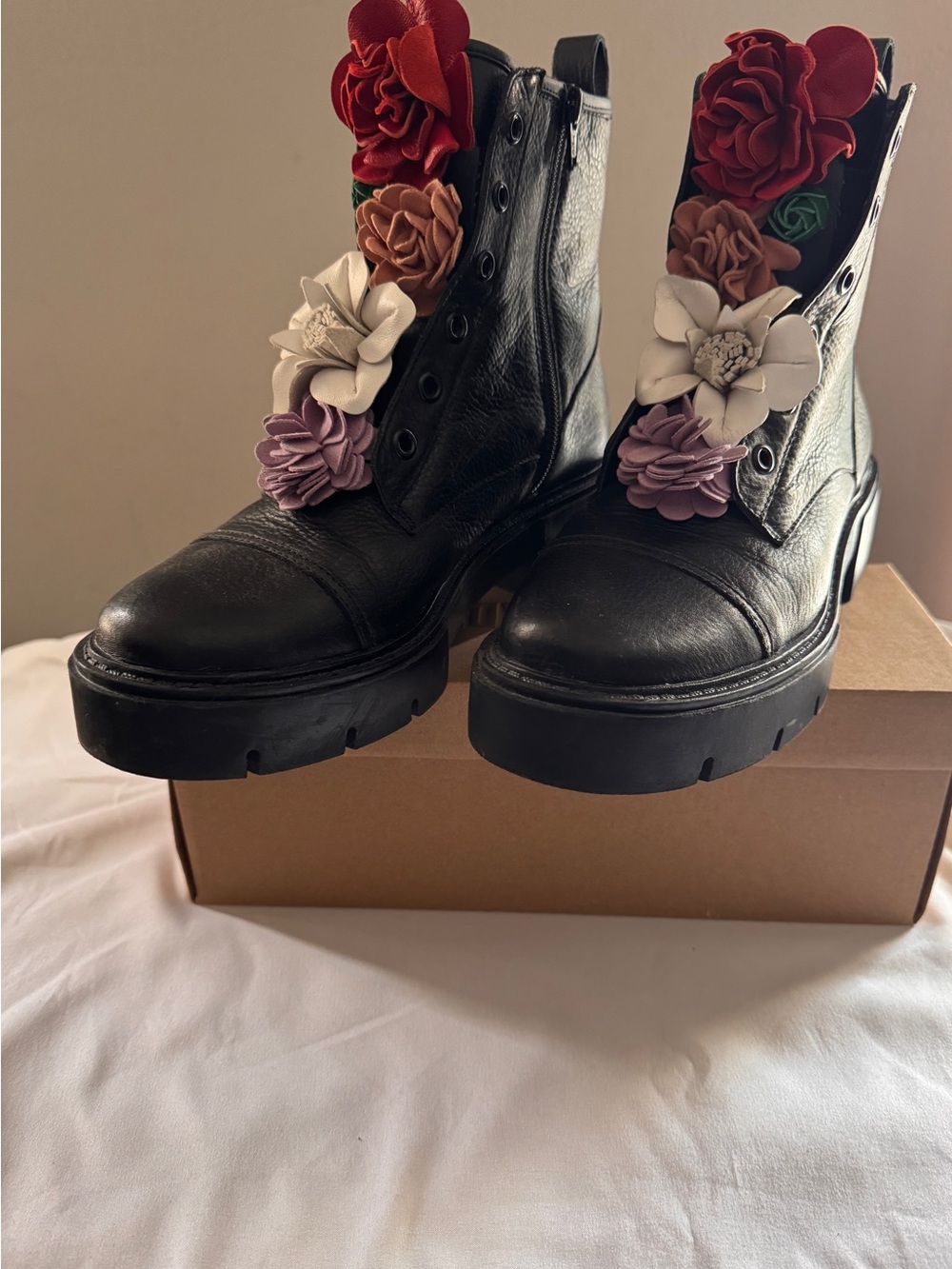 Katy Perry The Bliss Black Leather Floral Combat Boots Rare